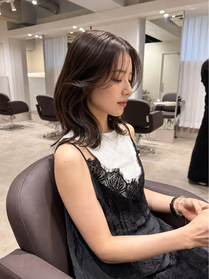 ミディアム ワタナベ ヒヨリのヘアスタイル