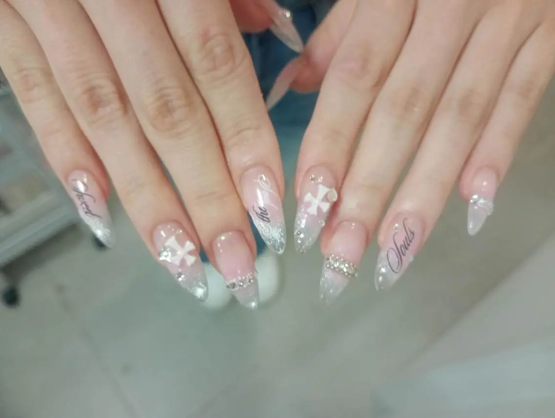 ネイル フレンチネイル ジェルネイル ガラスフレンチ 韓国ネイル マグネットネイル ハンドネイル ハンドケア The Nail& EyeLashのネイルデザイン