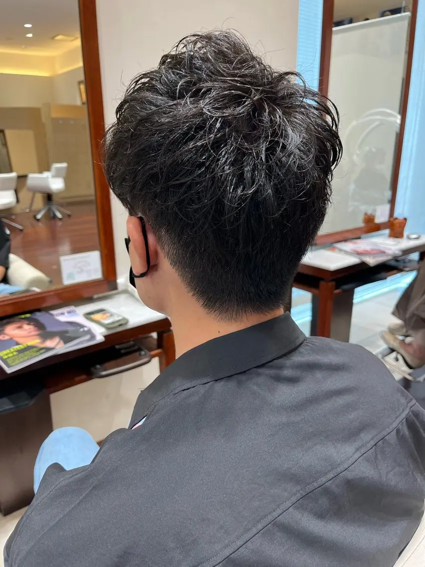 ショート パーマ メンズ メンズパーマ 刈り上げ ショートヘア カット 梅田茶屋町ヘッドスパ ＆艶カラー　りほのヘアスタイル