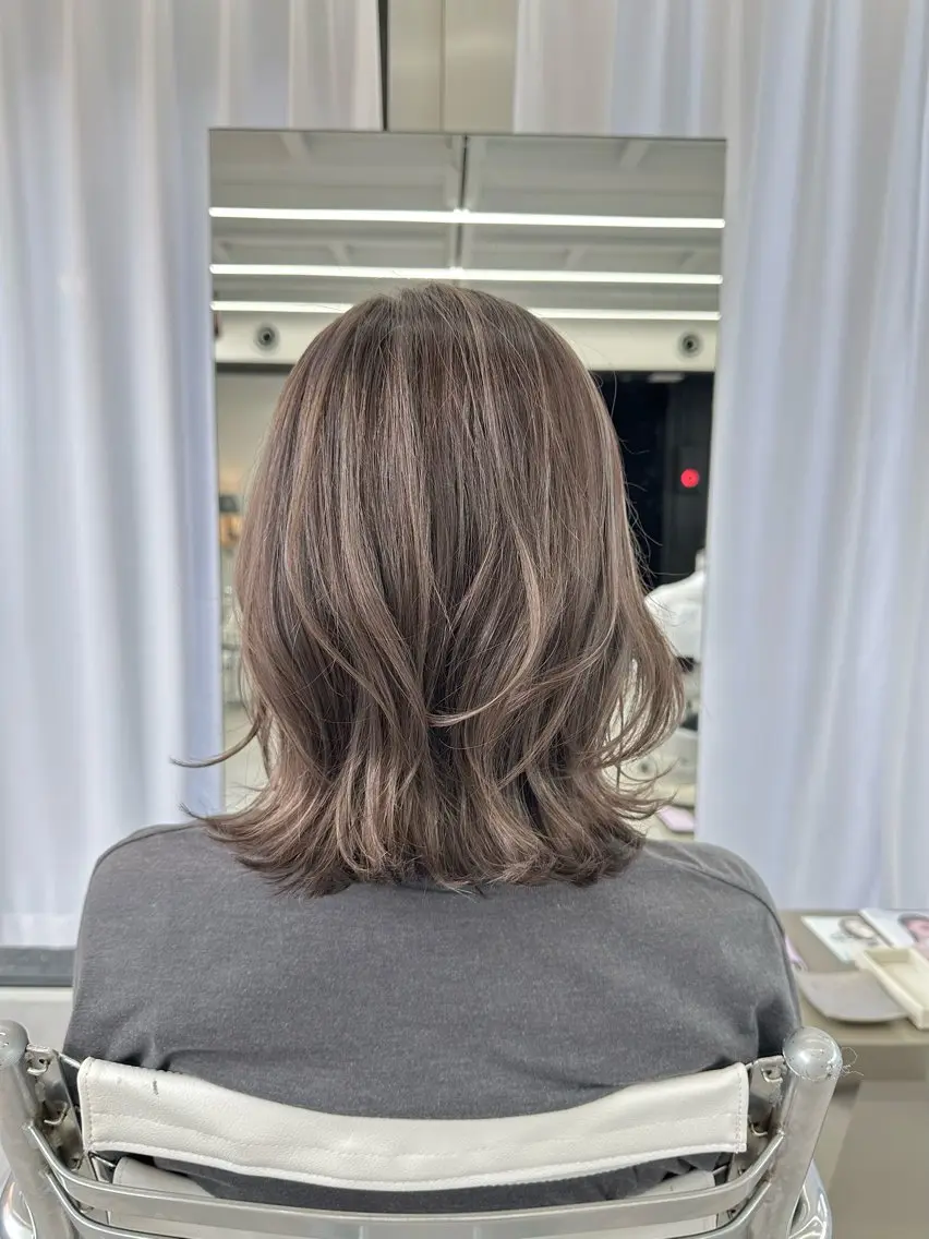 ミディアム カラー ハイライトカラー ハイライト カット ヘアカラー risa | 透明感 カラー|レイヤーのヘアスタイル
