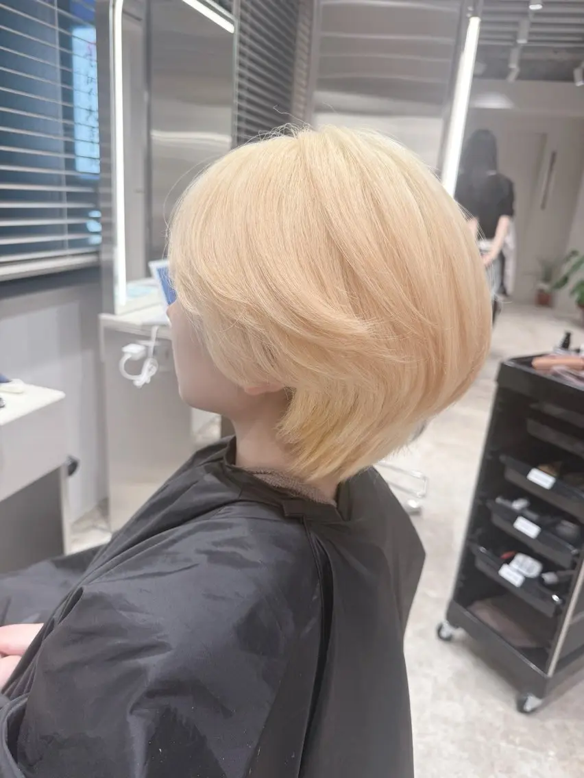 ショート カット ヘアカラー ✨小顔ショート /ハイトーン　河内のヘアスタイル