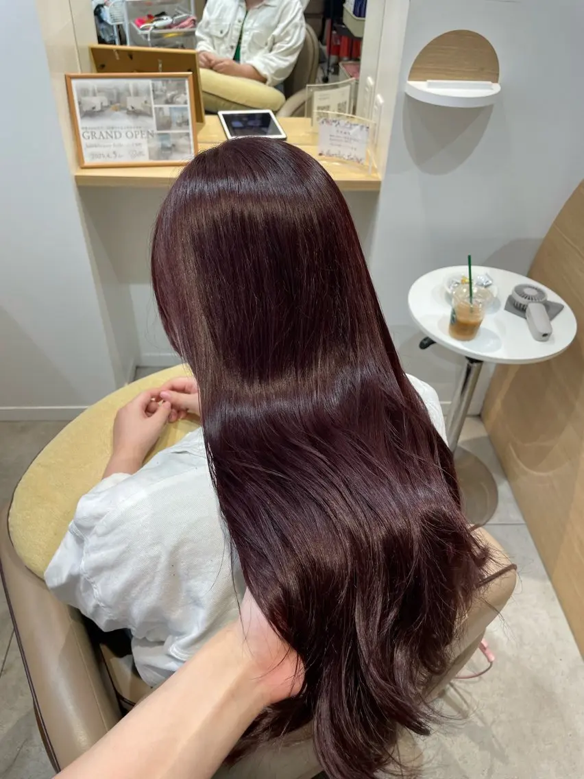 ロング カラー レッドカラー MIKU .のヘアスタイル