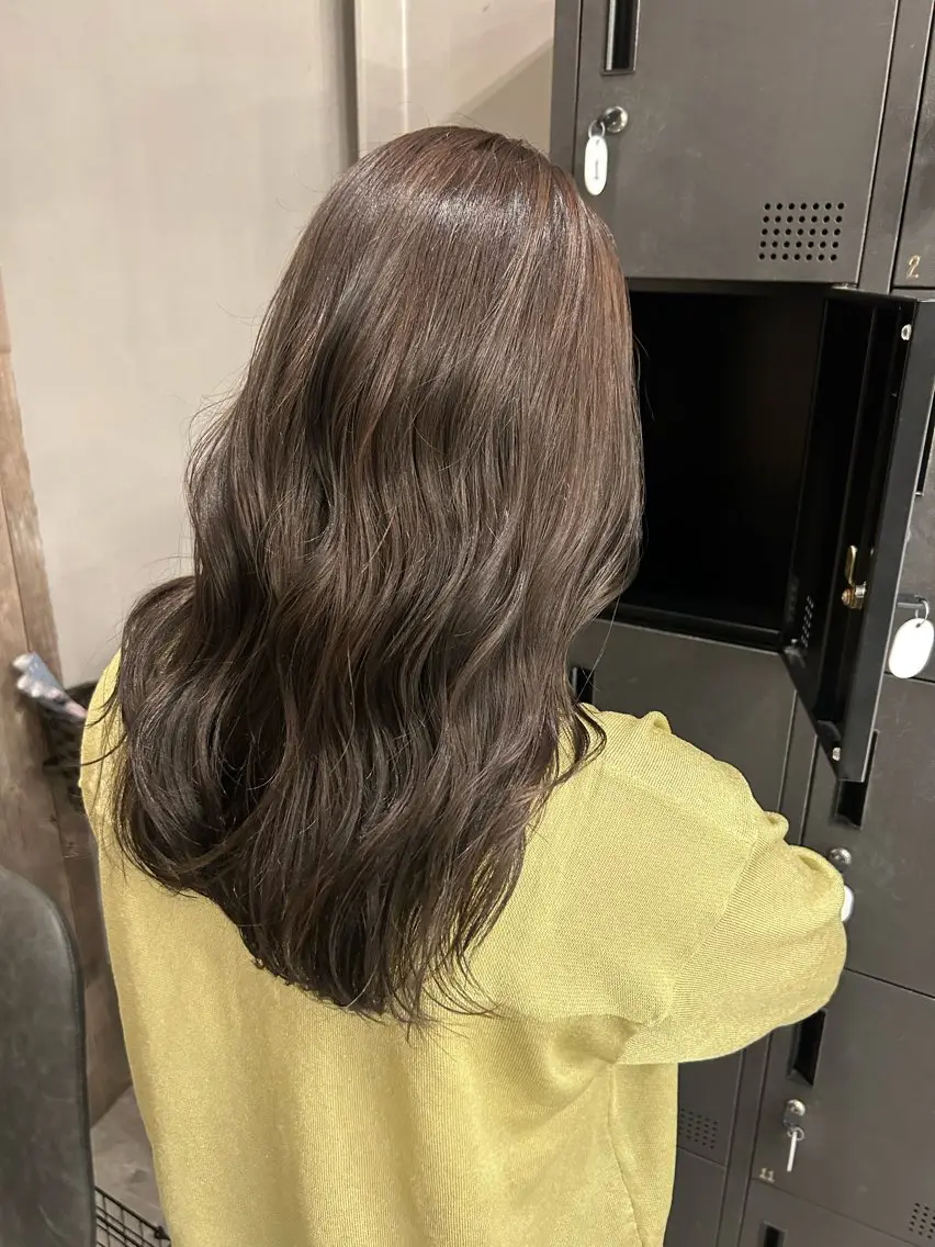 ロング カラー ベージュカラー 透明感カラー ハイライトカラー オリーブベージュ ハイライト カット ヘアカラー 艶髪/髪質改善 yukaのヘアスタイル