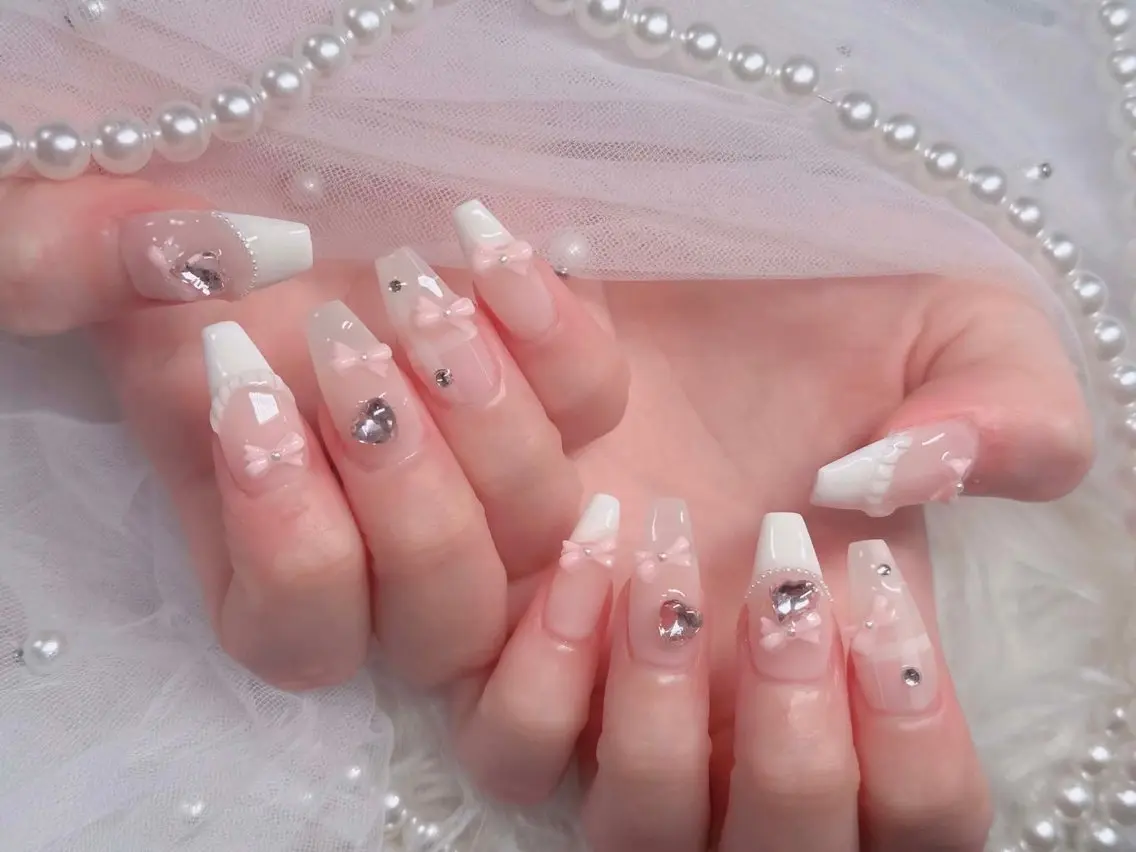ネイル チークネイル フレンチネイル キラキラネイル 韓国ネイル マグネットネイル ハンドネイル yuuna hbabynailのネイルデザイン