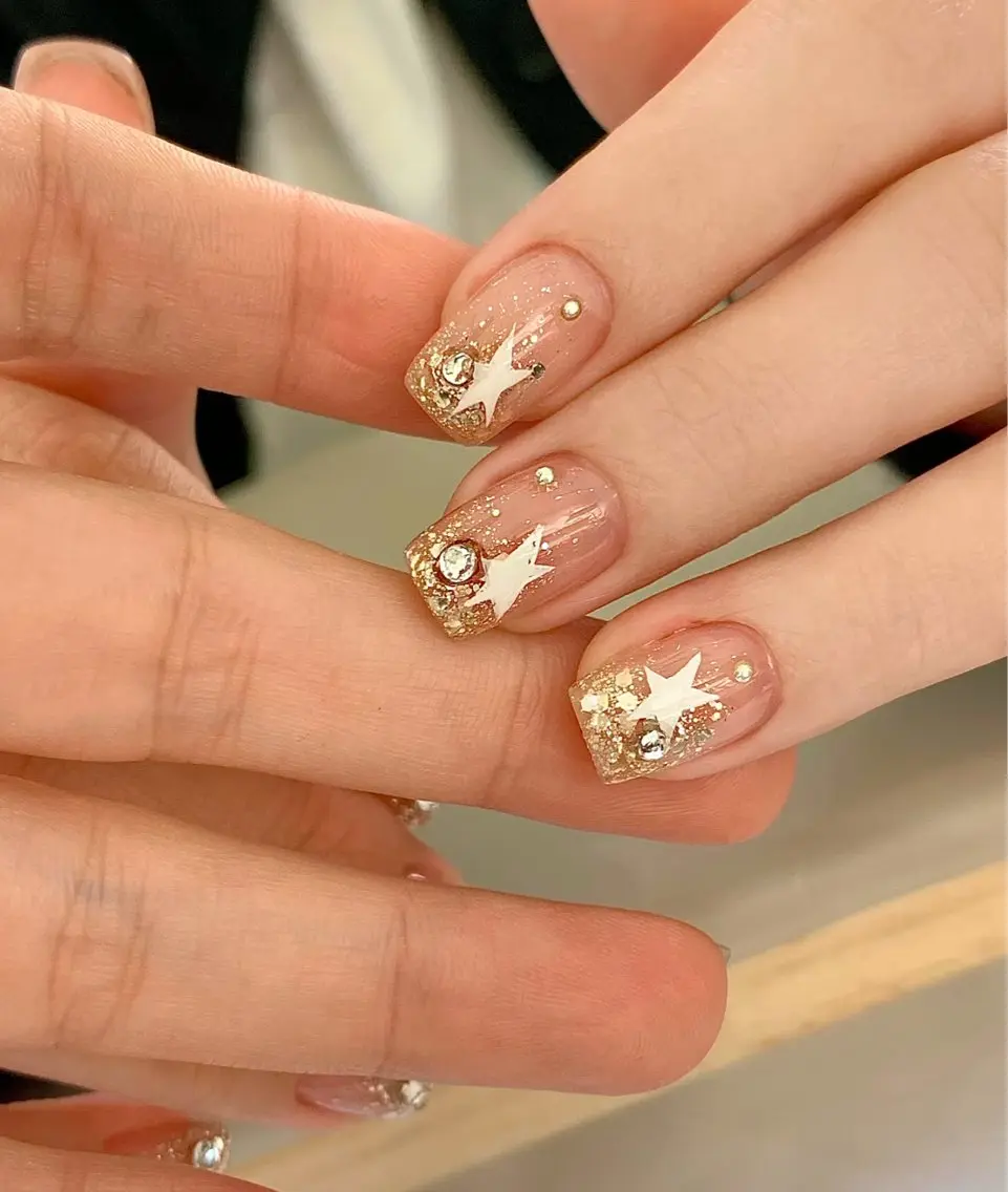 ネイル フレンチネイル グラデーション キラキラネイル 韓国ネイル マグネットネイル ハンドネイル 🎀🎀YooLi Nail Salonのネイルデザイン