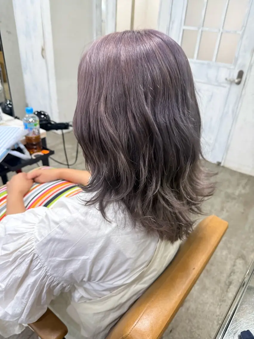 カラー ダブルカラー グレージュ ラベンダーカラー ラベンダーグレージュ ラベンダーグレー 韓国ヘア✨グレージュ カラーasamiのヘアスタイル