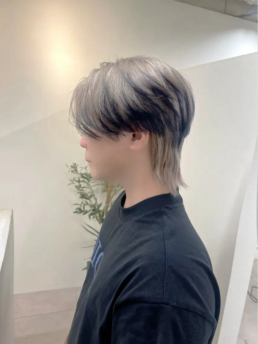 メンズ センターパート メンズウルフカット ウルフカット カット メンズ レイヤー ウルフ 弓木啓輔のヘアスタイル