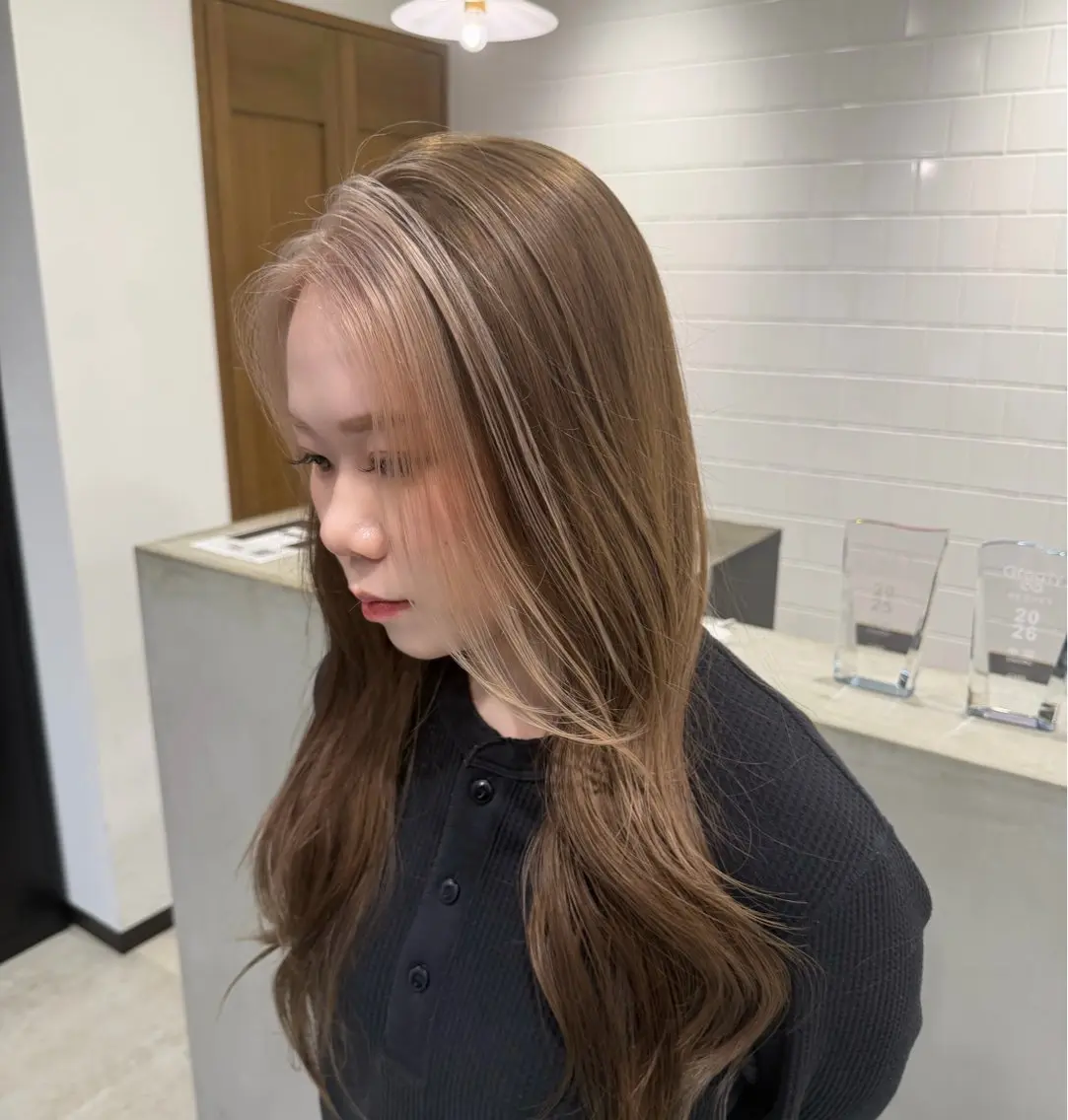 ロング カラー ミストバング ベージュカラー ブラウンカラー チョコレートブラウン デザインカラー ciate山口 / Saraのヘアスタイル
