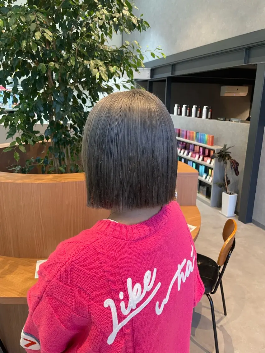 ショート カラー ブリーチ シルバー ホワイトシルバー カット ヘアカラー ayaka |トレンドヘアのヘアスタイル