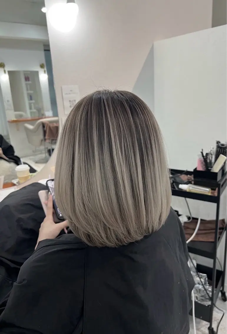 ショート カラー バレイヤージュ グレージュ レイヤーカット 指名数No.1 /NAOYAのヘアスタイル