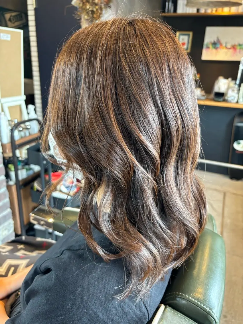 セミロング 田中 綾乃のヘアスタイル
