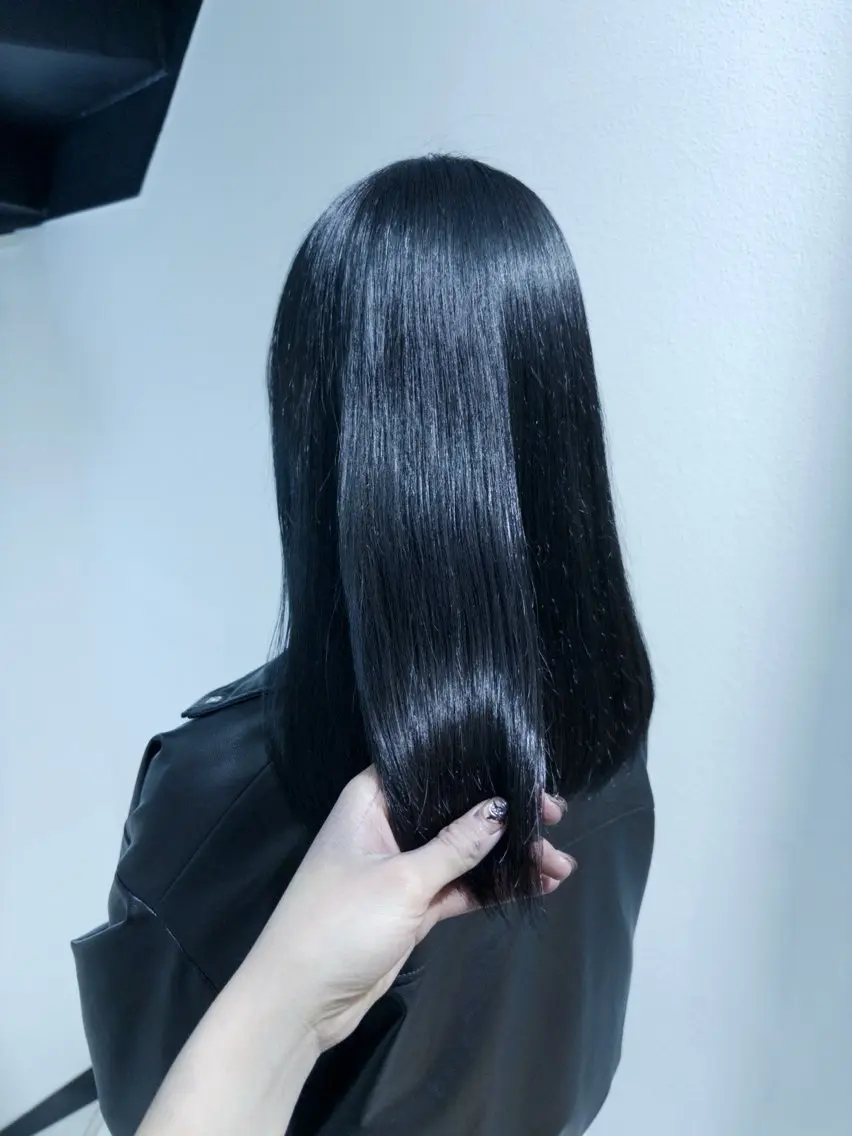セミロング カラー yiye shioriのヘアスタイル