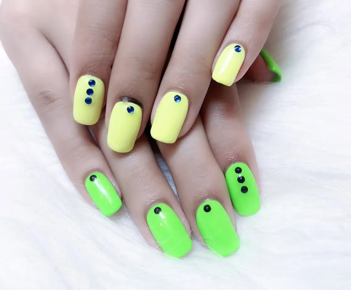 ネイル ハンドネイル MoonNail ユリ🌸のネイルデザイン