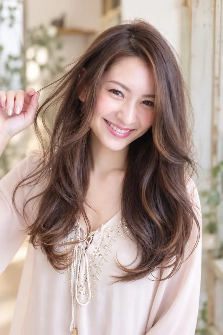 ミディアム カラー イルミナカラー カット ヘアカラー トリートメント grand juteのヘアスタイル