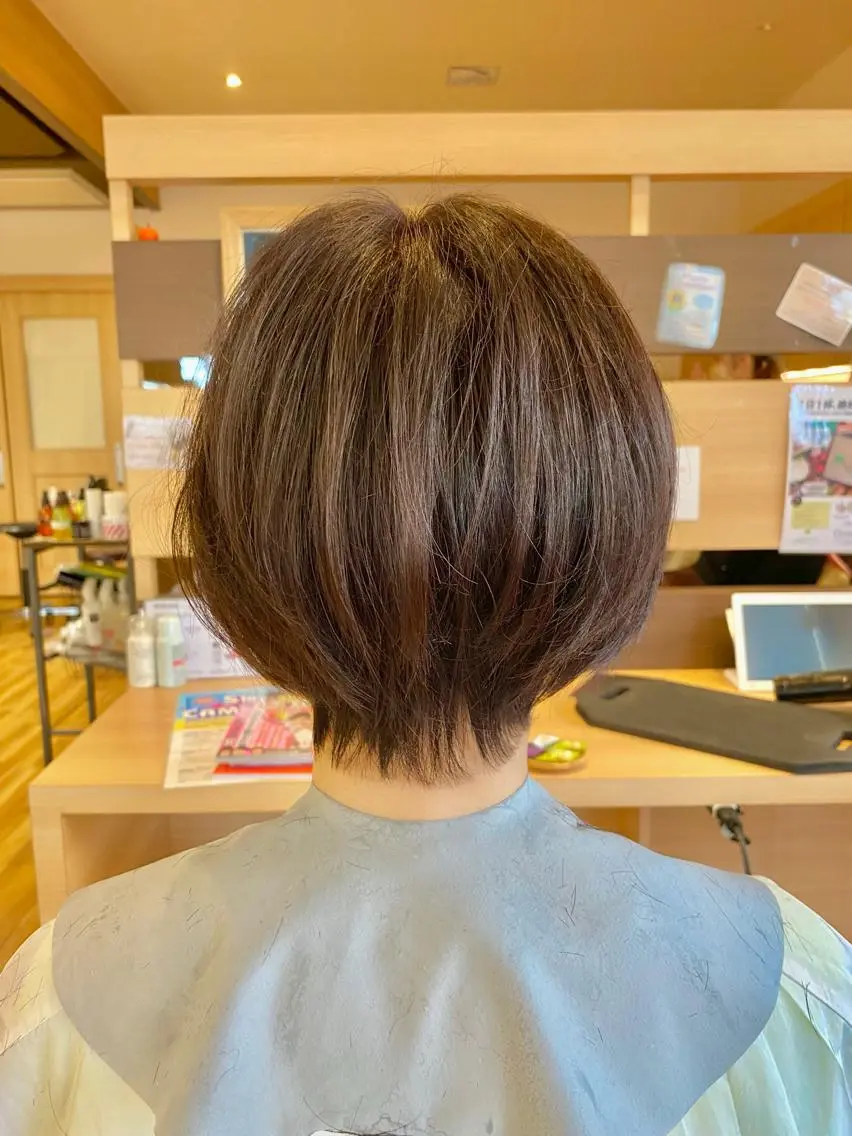 白髪染めカラーのお客様専用になります！明るめの白髪染めも出来ますのでご相談ください！記載されてる料金はショート料金です。の写真