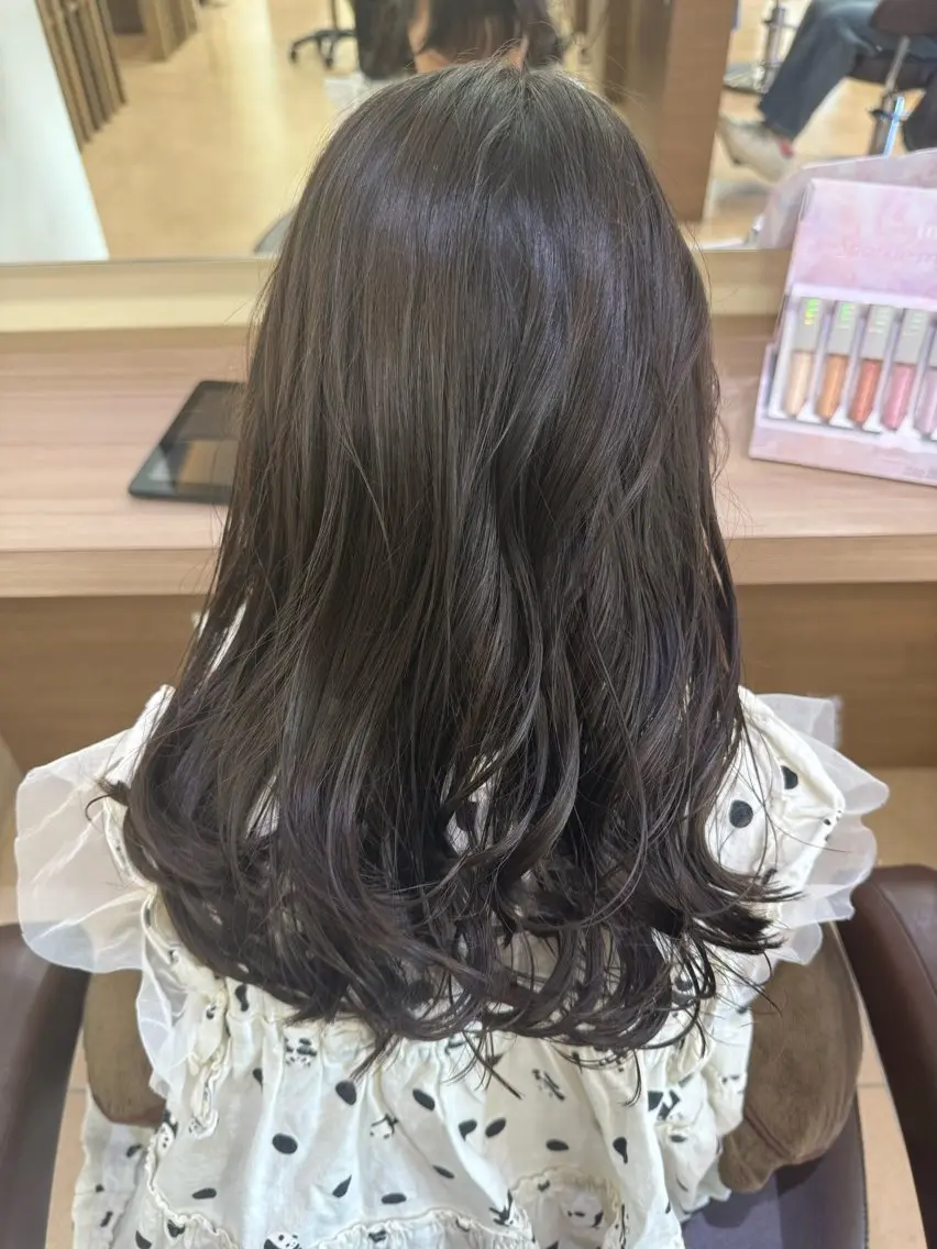 ロング デザインカット レイヤーカット ロング 茅根 紗加のヘアスタイル
