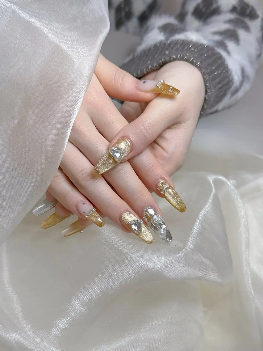 ネイル 持ち込み ハンドネイル Maggie nailクロのネイルデザイン