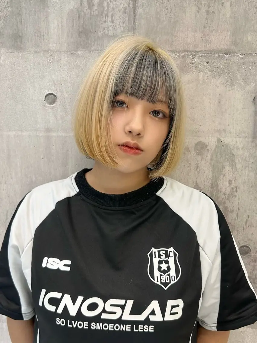 ショート カラー 切りっぱなしボブ ブロンド ハイトーンカラー ボブ 【縮毛矯正ブリーチ】 MANATO🌈のヘアスタイル