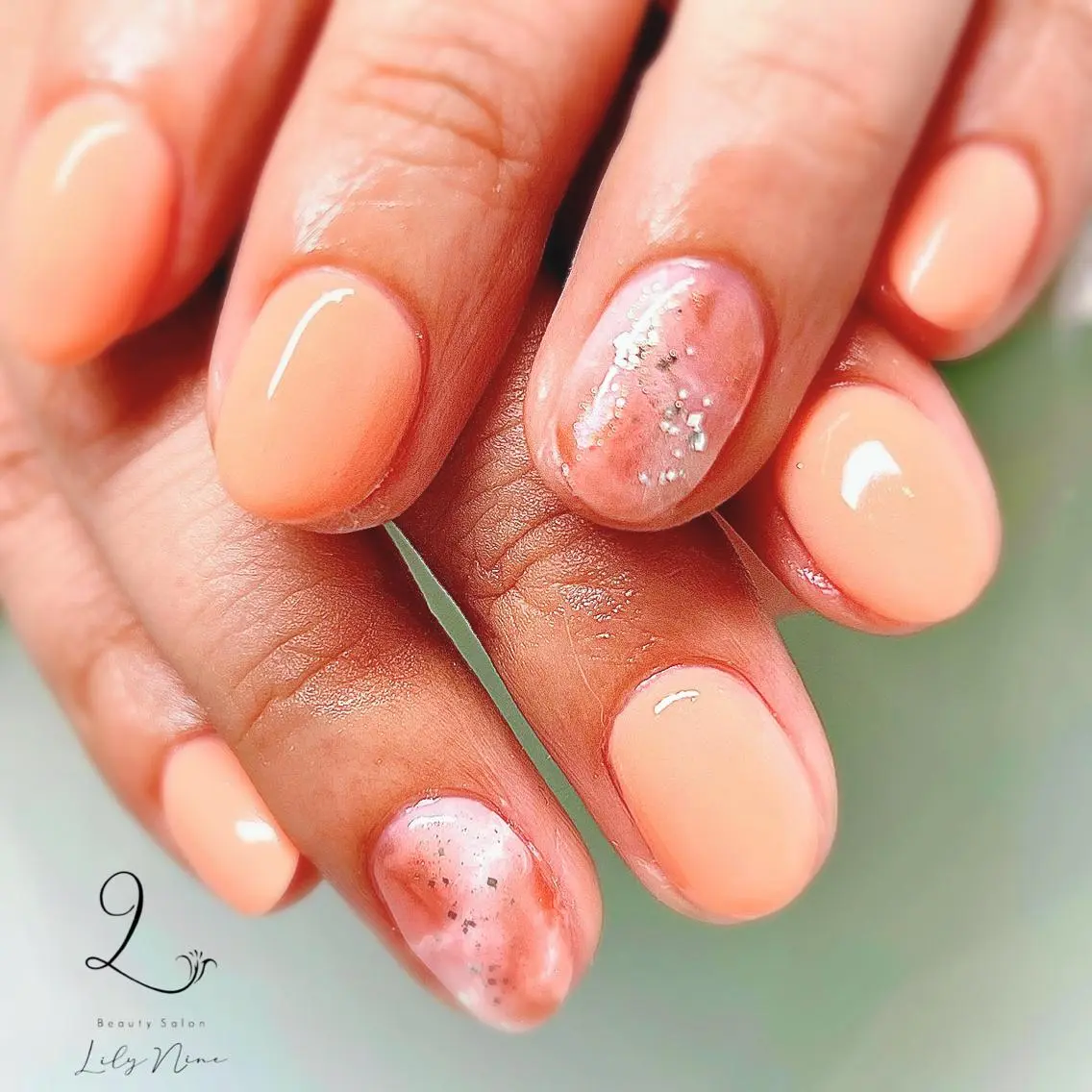 ネイル ミラーネイル ニュアンスネイル REVIA :ayaのネイルデザイン