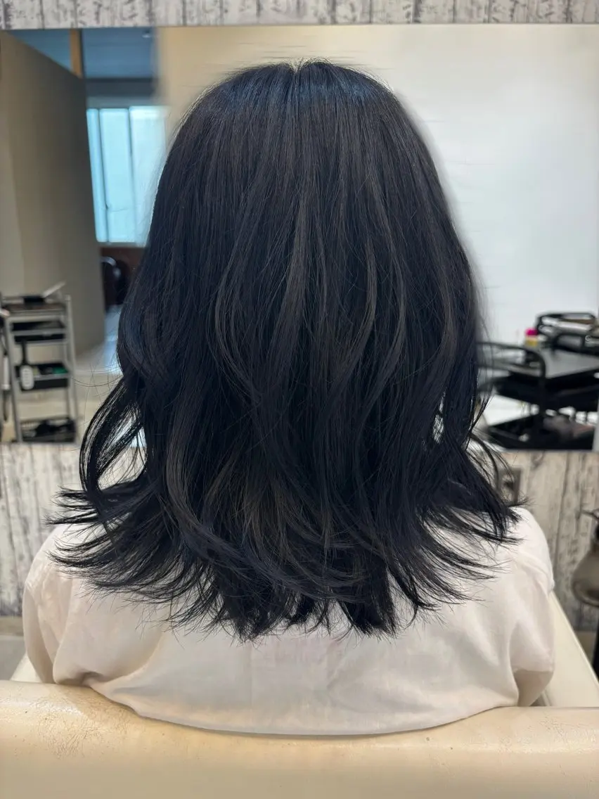 ミディアム カラー 黒髪 ブルーカラー ブルーブラック 透明感カラー あすか/ 松本/モデル様募集中のヘアスタイル