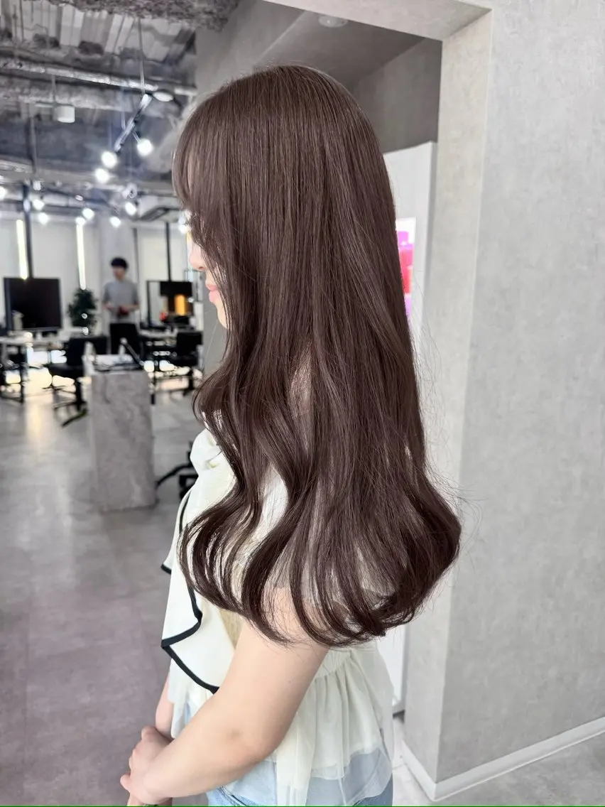 ロング カラー ベージュカラー ブリーチ ブラウンカラー ショコラブラウン ショコラグレージュ ヘアカラー トリートメント 赤み無し柔らかカラー 【梅田】madokaのヘアスタイル