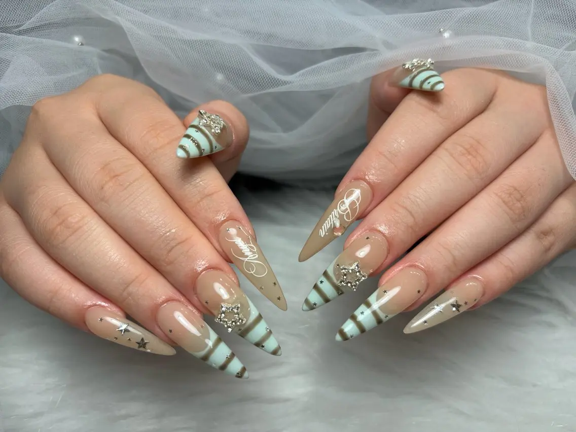 ネイル アートネイル 長さ出し ジェルネイル 韓国ネイル マグネットネイル ハンドネイル Cloudy Chan Nailのネイルデザイン