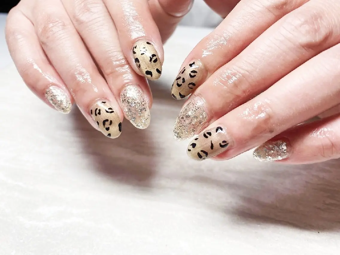 ネイル ブラウン ラメ(グリッター) マグネットネイル シンプルネイル JULIE NAILのネイルデザイン