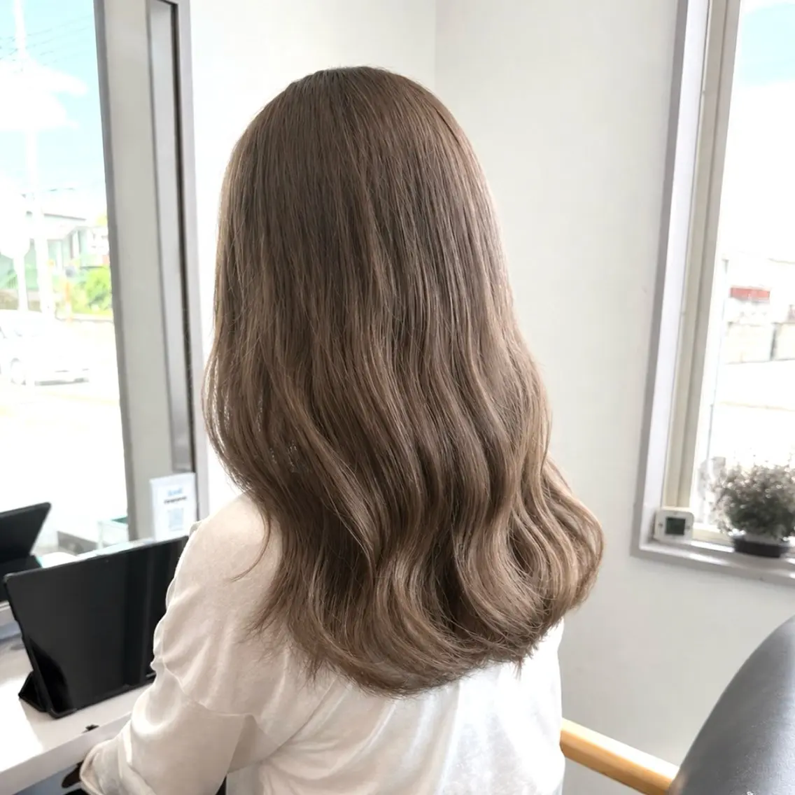 セミロング カット ヘアカラー トリートメント 癖戻りなし縮毛矯正× 髪質改善✂︎戸祭　伶のヘアスタイル