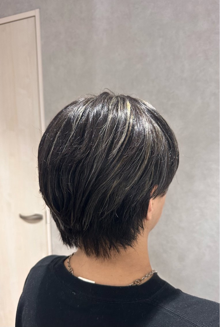 ショート ヘアカラー ✂️秋葉原 🤍YURI🤍のヘアスタイル