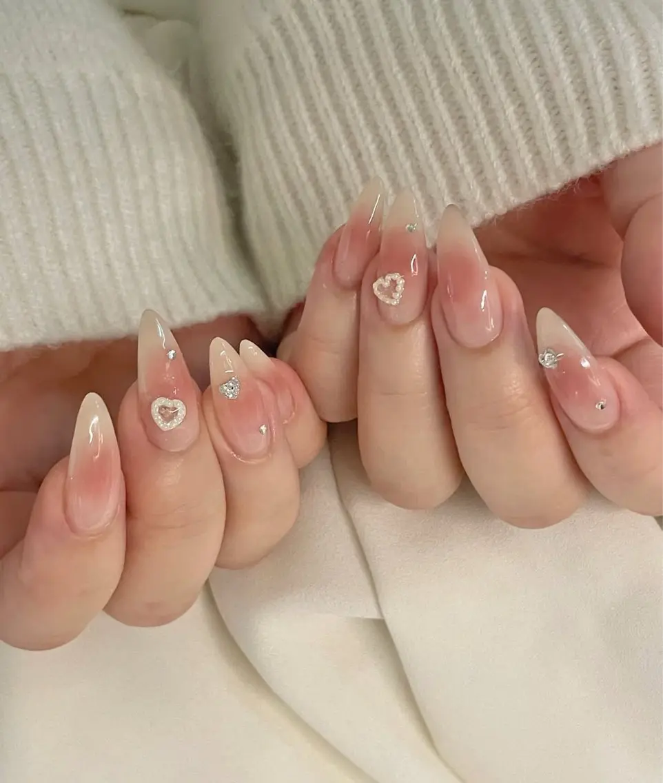 ネイル キラキラネイル マグネットネイル ミラーネイル ニュアンスネイル 春ネイル ハンドネイル Lyna 池袋のネイルデザイン