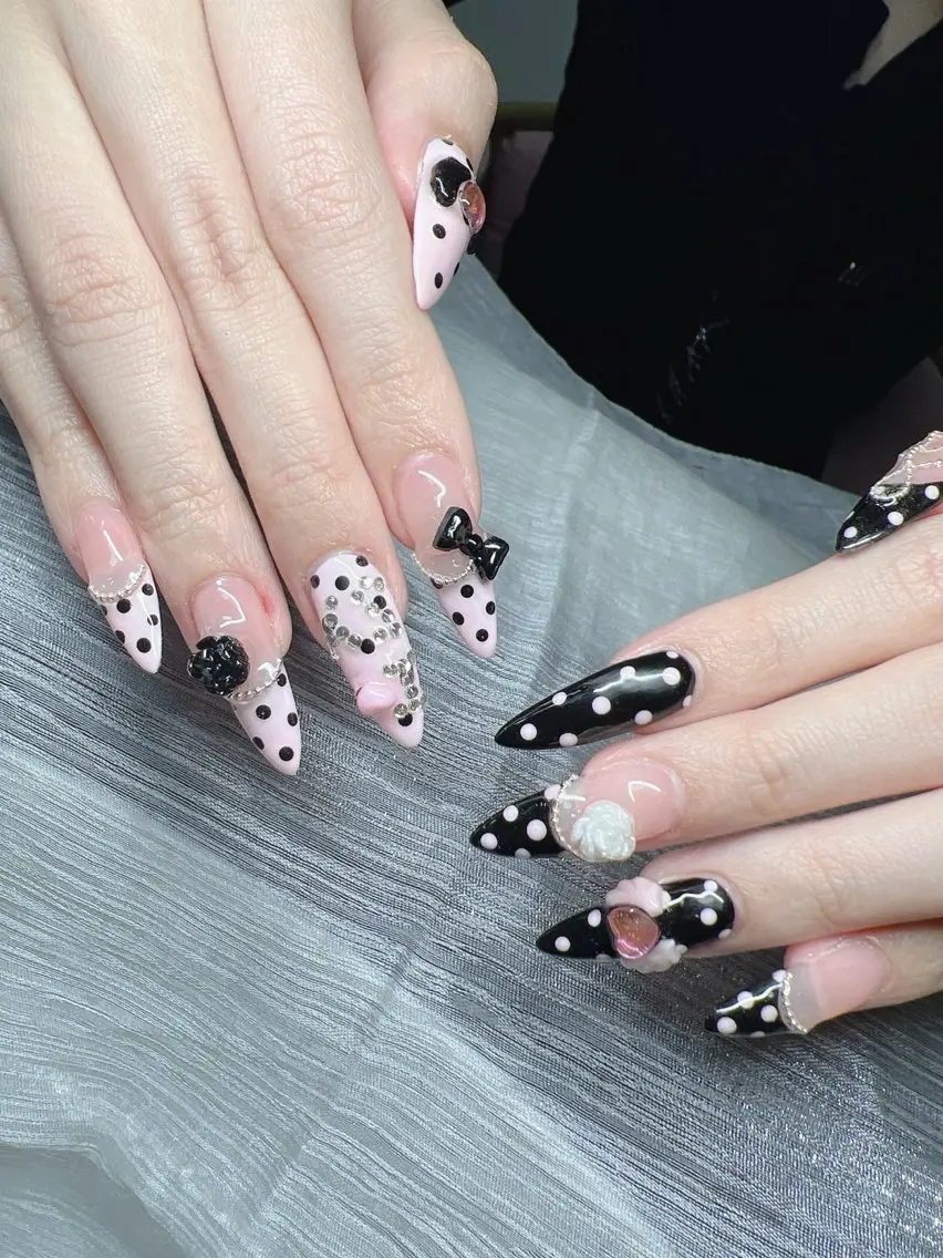 ネイル 長さ出し グラデーション 卒業式 キラキラネイル マグネットネイル Lee Nailsのネイルデザイン