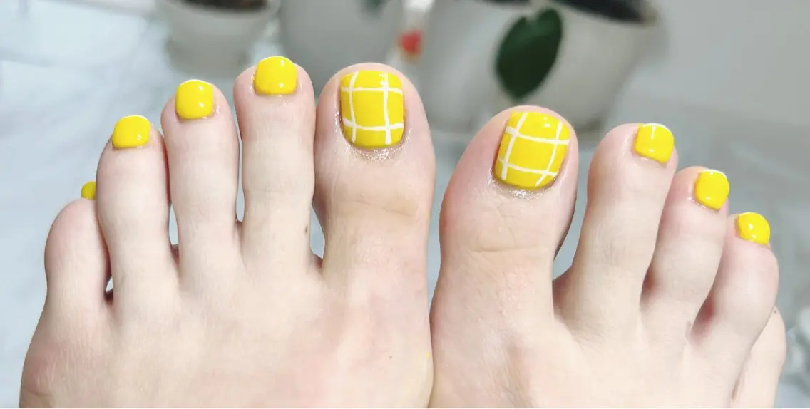 ネイル アートネイル オーロラネイル カジュアル フラッシュネイル フットネイル フットネイル Nanala. LUNAのネイルデザイン