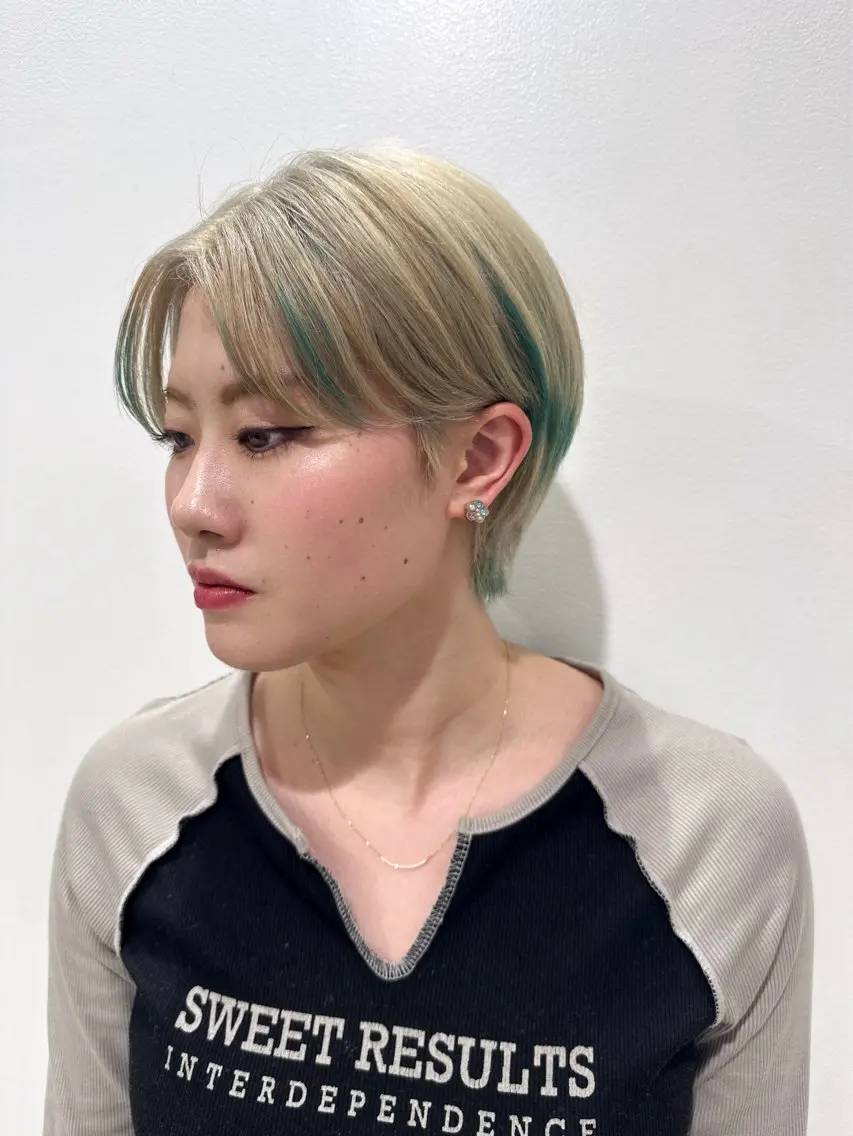 ショート カラー ベージュカラー デザインカラー ミント ミントグリーン ヘアカラー ブリーチ/ハイトーン /渋沢/みなのヘアスタイル
