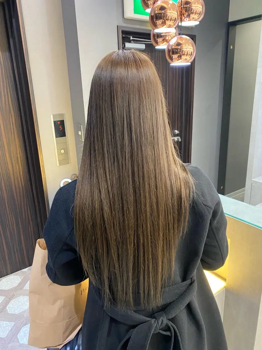 ロング ヘアカラー トリートメント noa 寒色系カラーブリーチのヘアスタイル