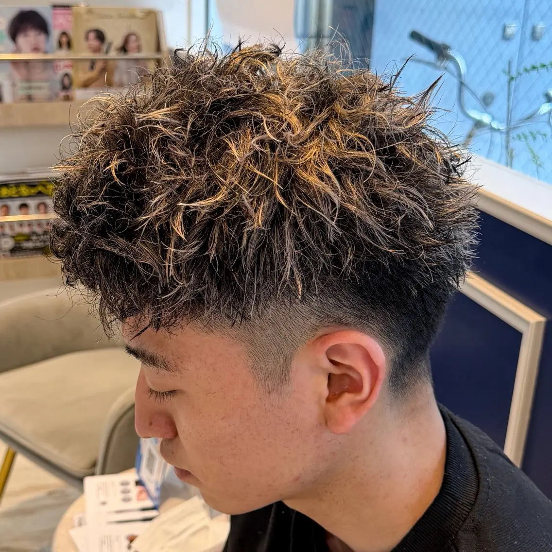ショート カラー パーマ メンズ メンズメッシュ スパイキーショート メッシュ ショートヘア カット ヘアカラー パーマ 吉田 新平のヘアスタイル