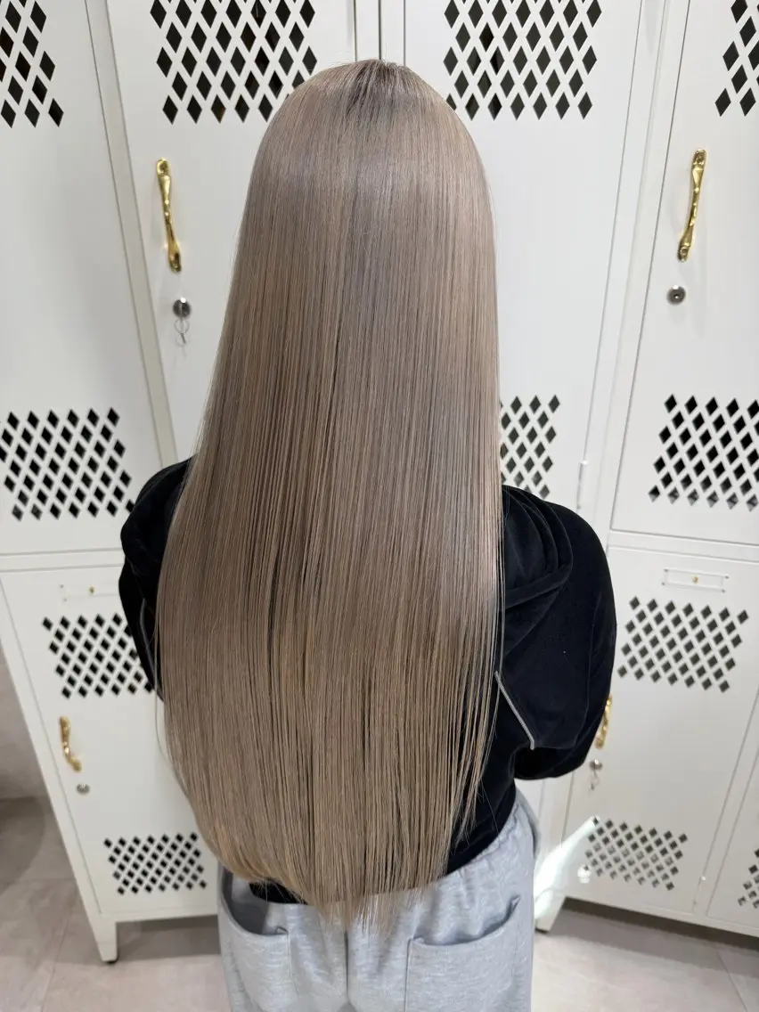 ロング カラー ブリーチ ブロンド ホワイトブロンド ヘアカラー トリートメント ヘアセット 🩵ボブ/レイヤー /髪質改善🩵のヘアスタイル