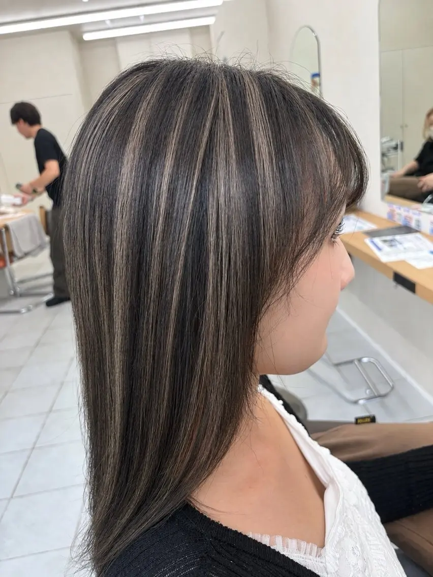 ミディアム 外人風ハイライト/ 艶カラーのヘアスタイル