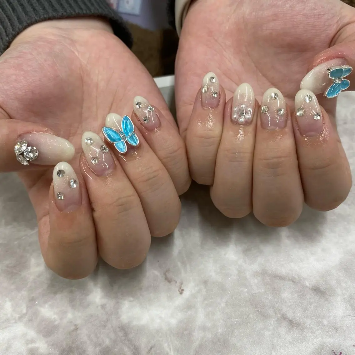 ネイル グラデーション ストーンネイル LiTA. marinaのネイルデザイン