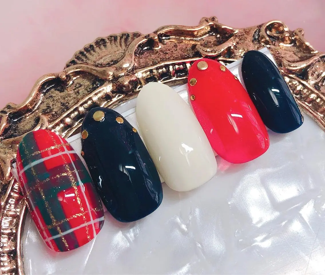 ネイル ハンドネイル CROWN プライベートサロンのネイルデザイン