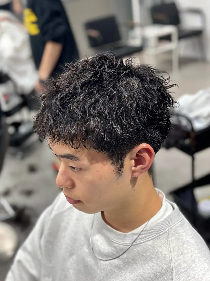 パーマ メンズ メンズパーマ カット パーマ 【ØVARL】🦁 メンズパーマ/レオのヘアスタイル
