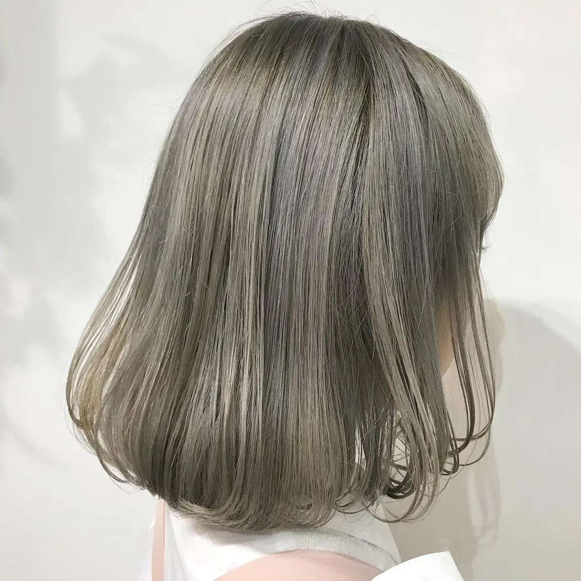 ミディアム カラー ベージュカラー ブリーチ ホワイトベージュ ヘアカラー トリートメント レイヤー/顔周り /AKARIのヘアスタイル
