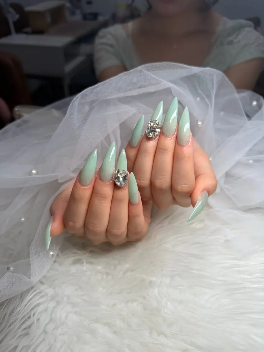 ネイル チークネイル フレンチネイル キラキラネイル 韓国ネイル マグネットネイル ハンドネイル Sakura h.babynailのネイルデザイン