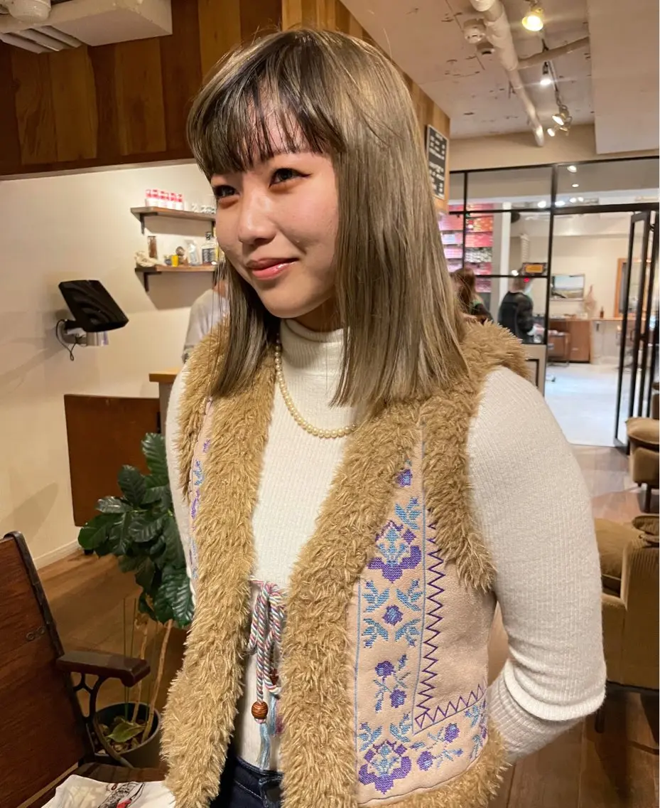 ミディアム カラー ファッションに 溶け込むstyleのヘアスタイル