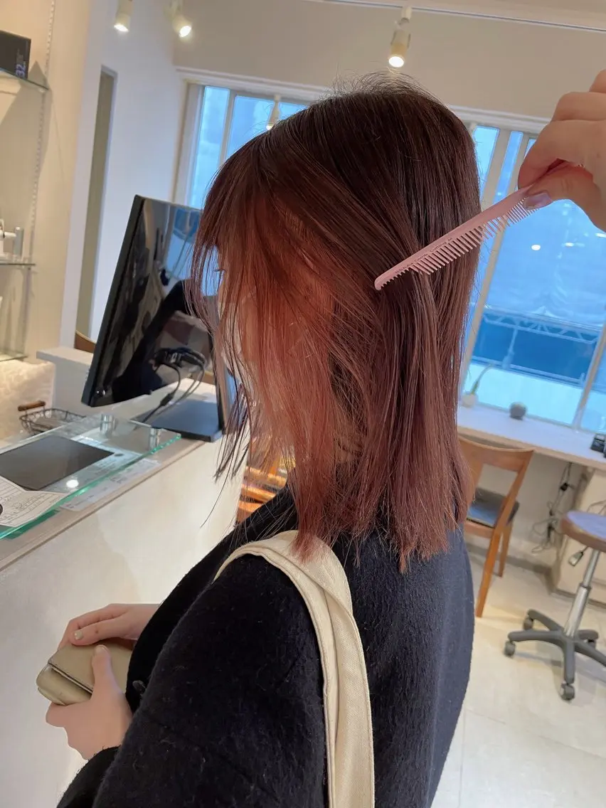 セミロング カラー ブリーチ ピンクカラー 切りっぱなしボブ ソノキユウカのヘアスタイル