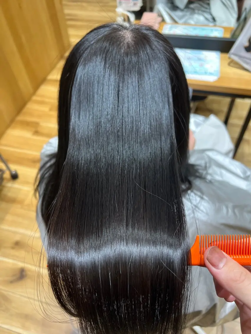 セミロング 髪質改善 縮毛矯正 酸性ストレート カット ヘアカラー 縮毛矯正 トリートメント 岸本 桂輝のヘアスタイル