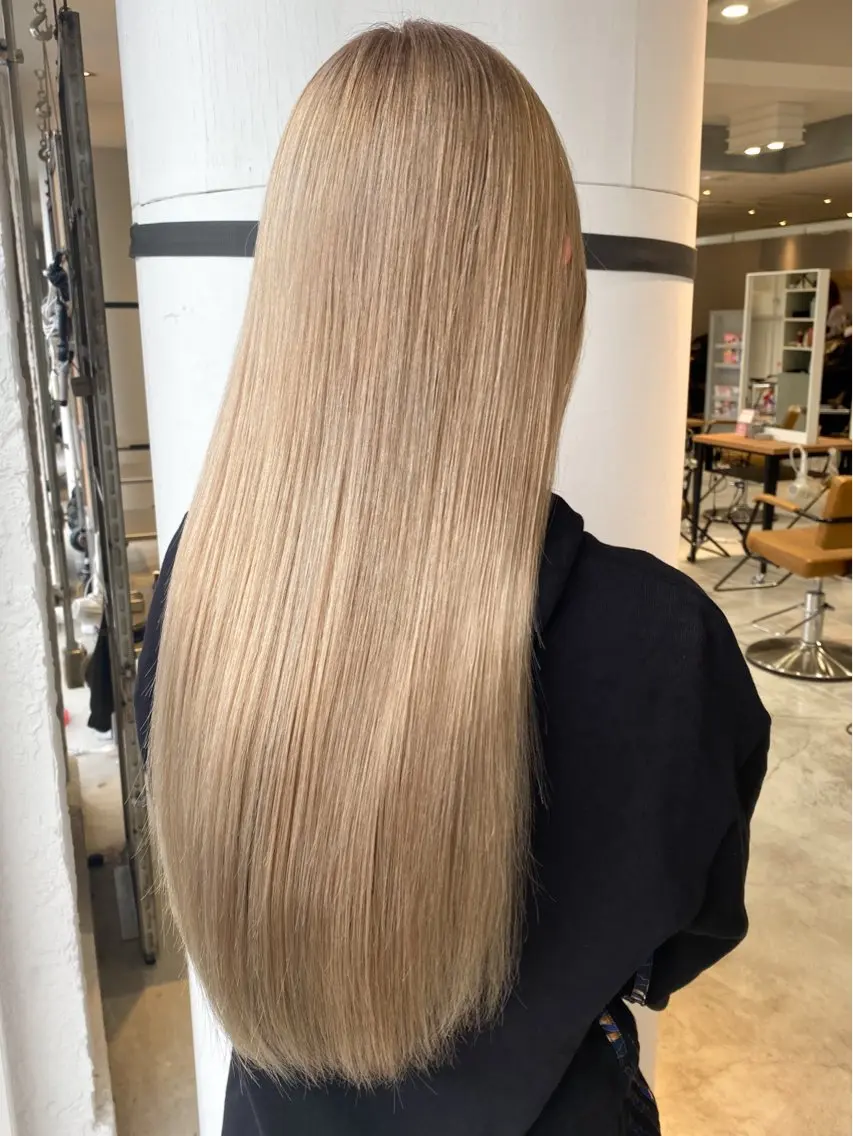 ロング カラー ブリーチ ケアブリーチ ダブルカラー グレージュ ハイトーンカラー ヘアカラー トリートメント welring hair salonのヘアスタイル