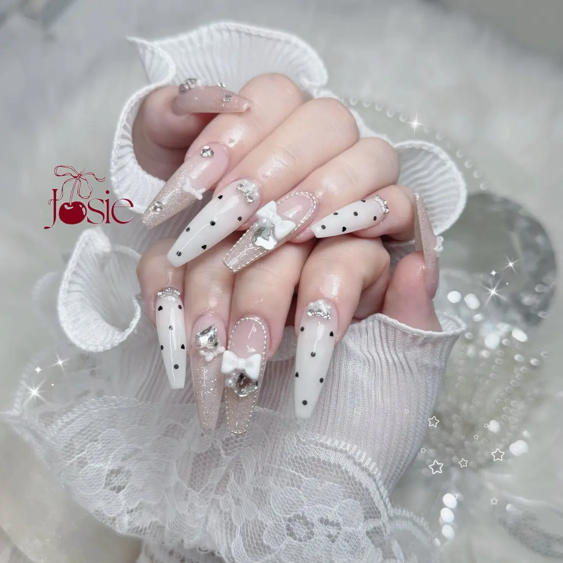 ネイル キラキラネイル 韓国ネイル ロングネイル ワンホンネイル ハンドネイル Josie nail salonのネイルデザイン