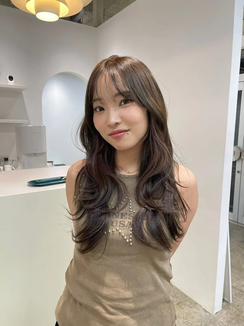 ロング カラー カット ヘアカラー トリートメント H I ＮＡのヘアスタイル