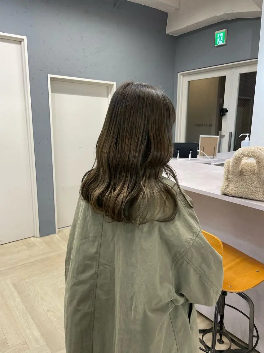 【ブリーチなし赤み抑えたい方に】カット+アディクシーカラー🫐🖤の写真