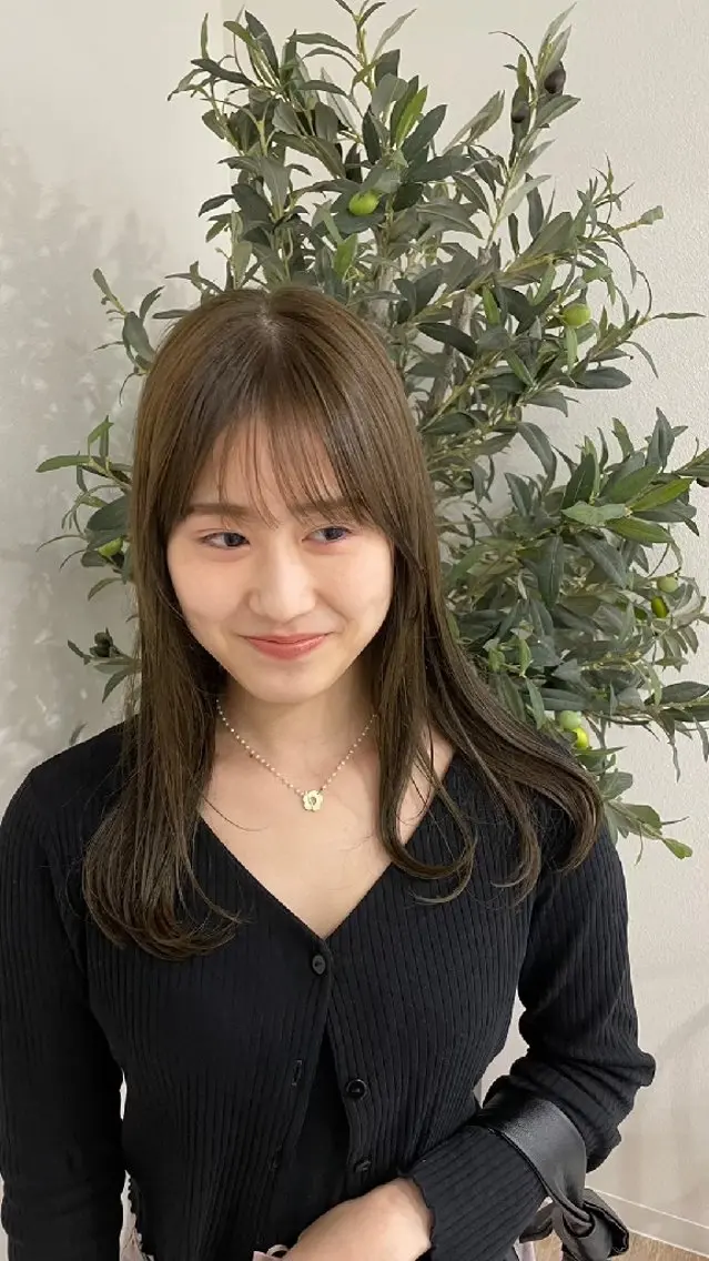 カラー セミロング カット ヘアカラー トリートメント yuumi 👱🏻‍♀️のヘアスタイル